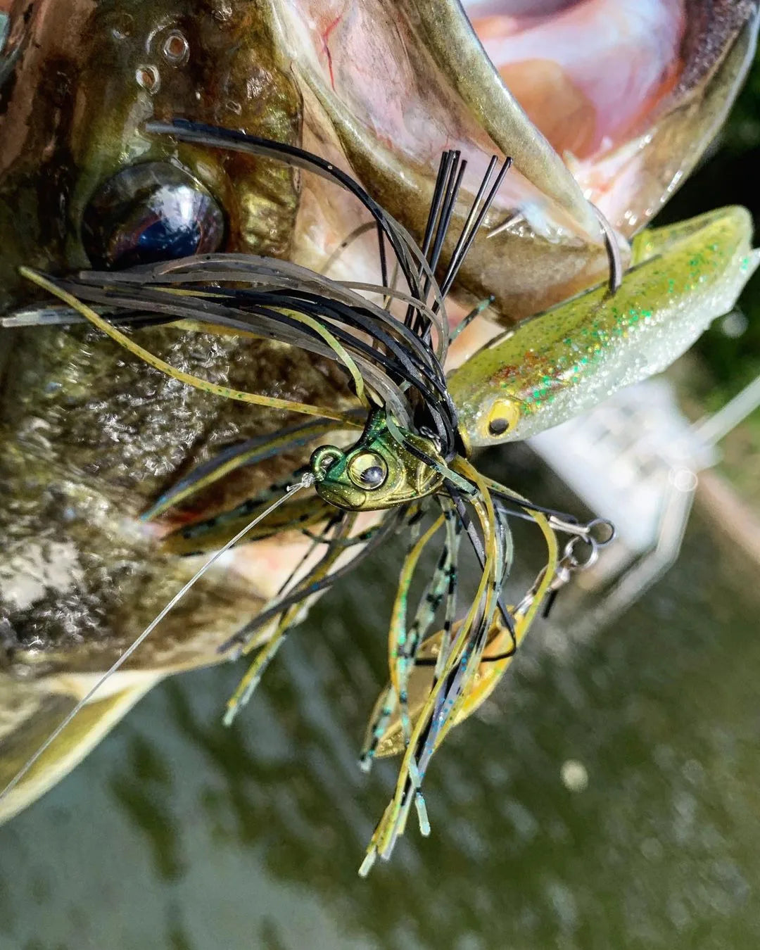 13.5G Spinner Bait Bass Jig Chatter Bait Fishing Lure Chatterbait Fishing Kit Wobblers for Bass Fishing Tackle Fishing Spoon